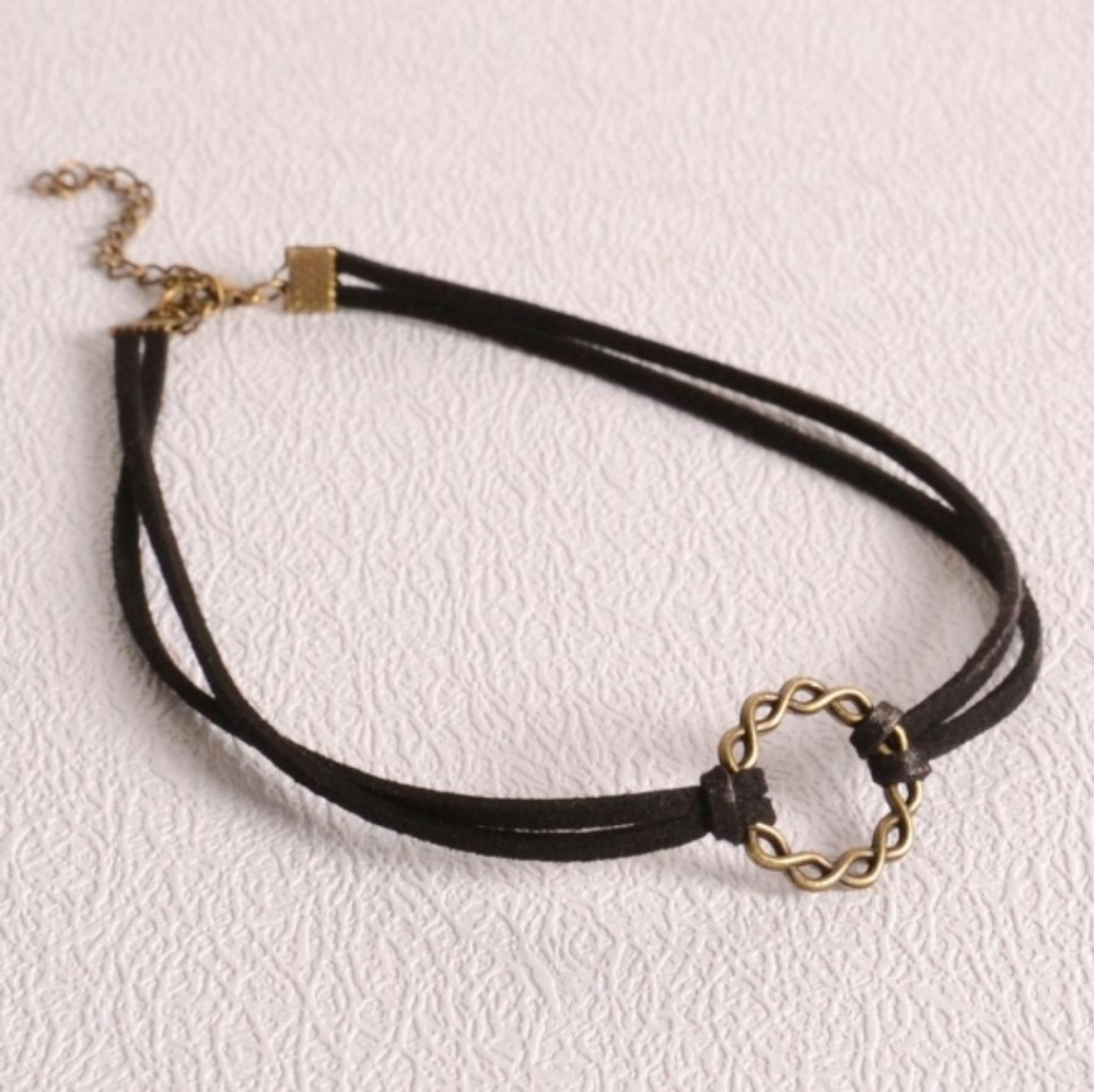 🛍 Ring choker, antique-look ring on sueded strap - Picture 4 of 5